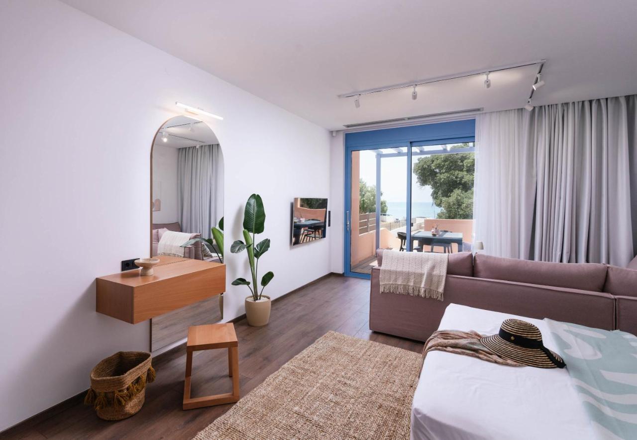Suites De Luxe Katerina Kokkinos Pirgos Exterior foto